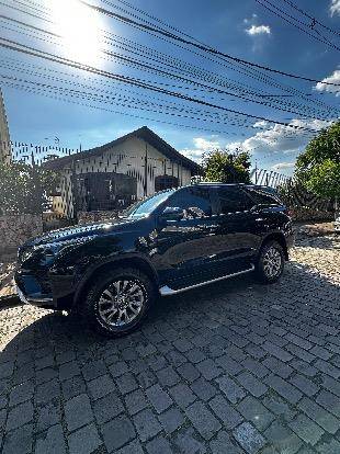TOYOTA HILUX SW4 2.8 D-4D TURBO DIESEL SRX 4X4 AUTOMÁTICO TOYOTA HILUX SW4 2.8 D-4D TURBO DIESEL SRX 4X4 AUTOMÁTICO